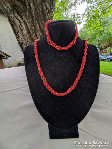 Coral pearl necklace and bracelet