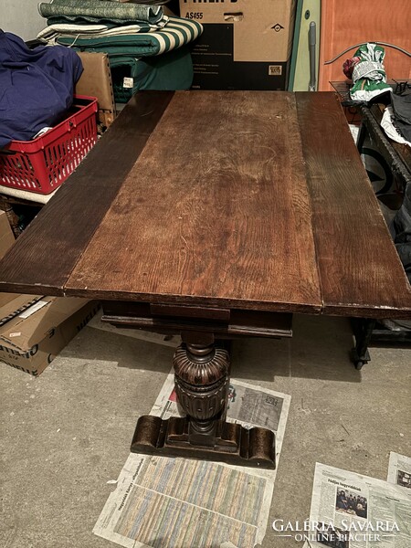 Renaissance oak and walnut dining table