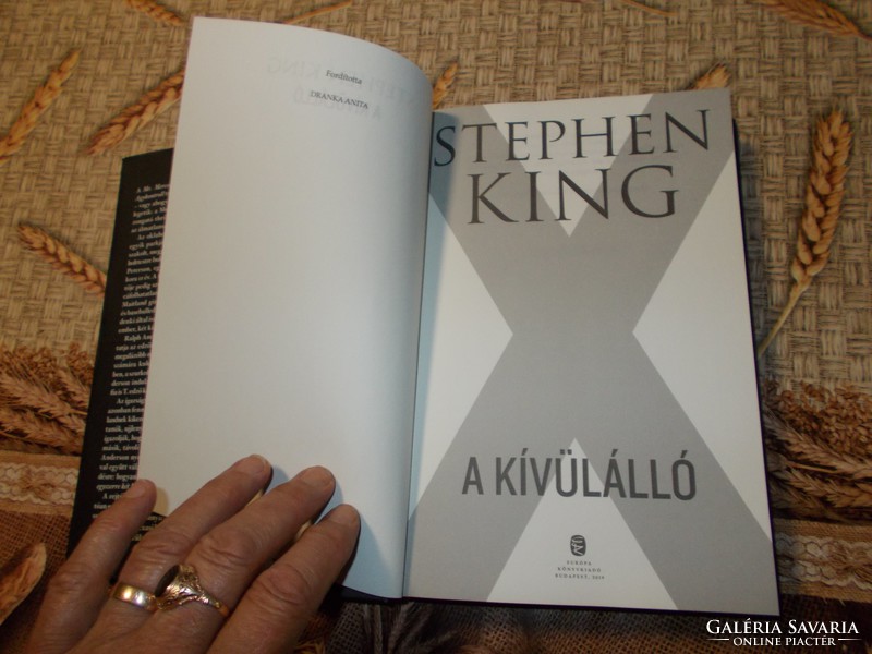 Stephen King .Kivülálló