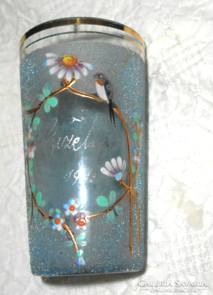Gizella 1913. jelzéssel emlékpohár-zománcfestett  üveg- medálium, virág-madár díszités