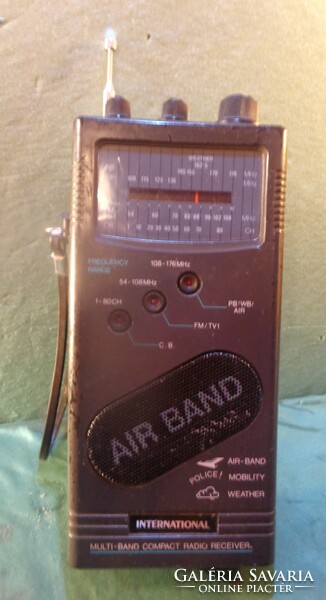 URH AIR BAND rádió vevőkészülék / vitorlázó gépen és hőlégballonon használták/. Modell: 977 T