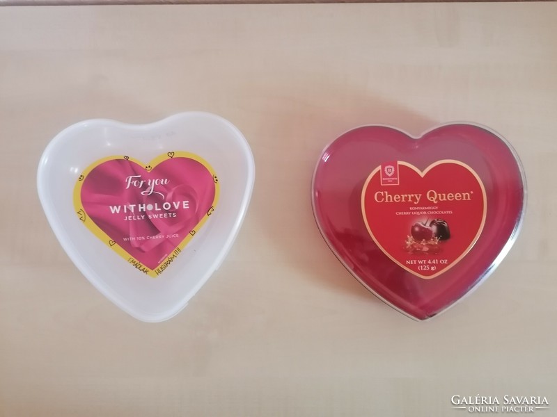 Heart-shaped plastic boxes