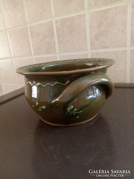 Ceramic bowl with ears