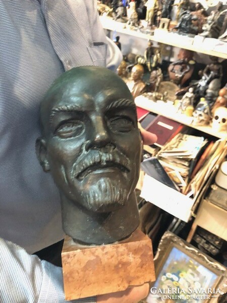 Mikus Sándor bronz Lenin büsztje, szignált, 24 cm-es.