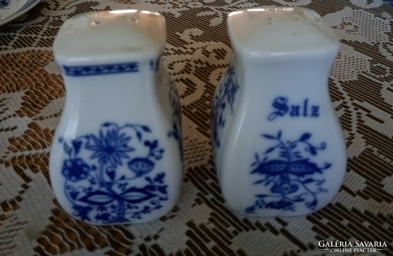 2X2 table salt and pepper shakers xx