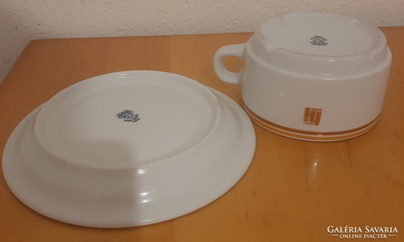 2., one-ear plain hotel youth sign with patterned logo on top, soup, tea cup+bottom+top