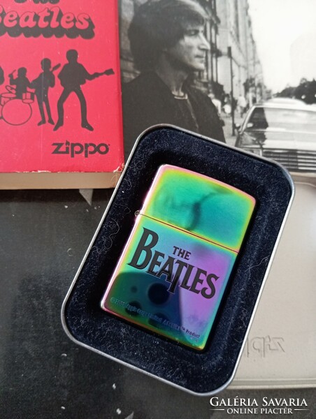 Rare 2003 the beatles spectrum zippo lighter in beautiful condition, in box