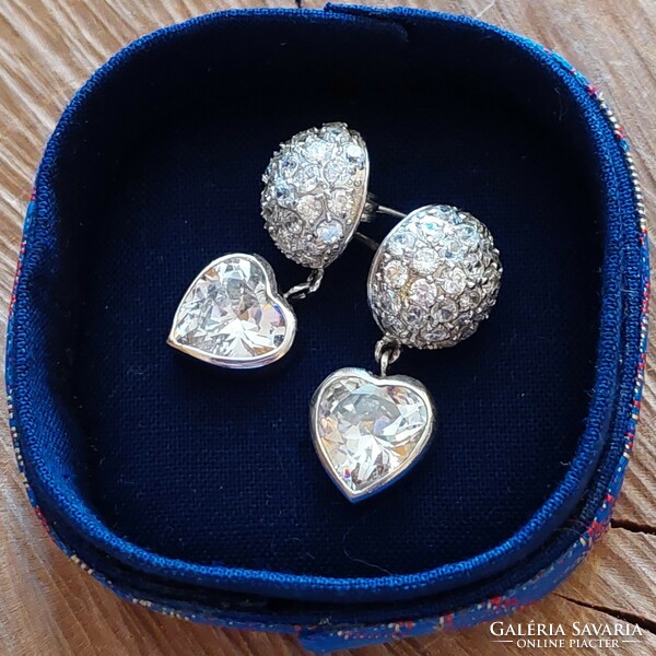 Dazzling silver earrings with Swarovski crystals