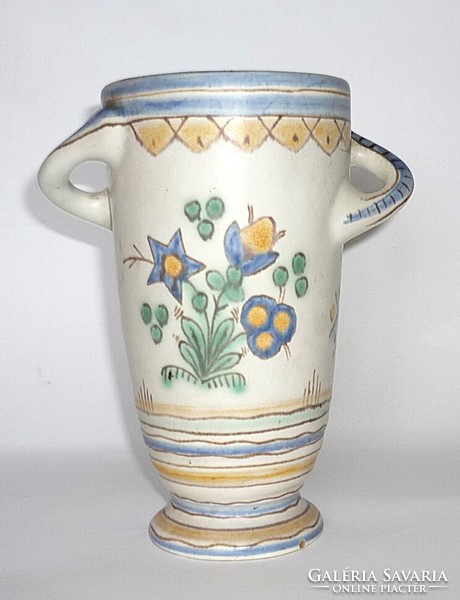 Gorka geza: vase with habanous twisted ears