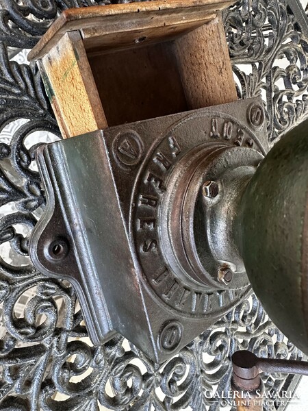 Antique Peugeot cast iron pepper coffee grinder