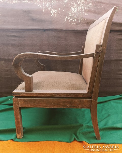 A rare, art deco style folding armchair bed! It can be seen in the pictures, in a condition to be renovated!
