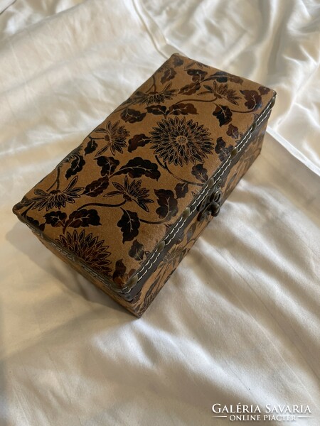 Jewelry box covered with fairy leather.