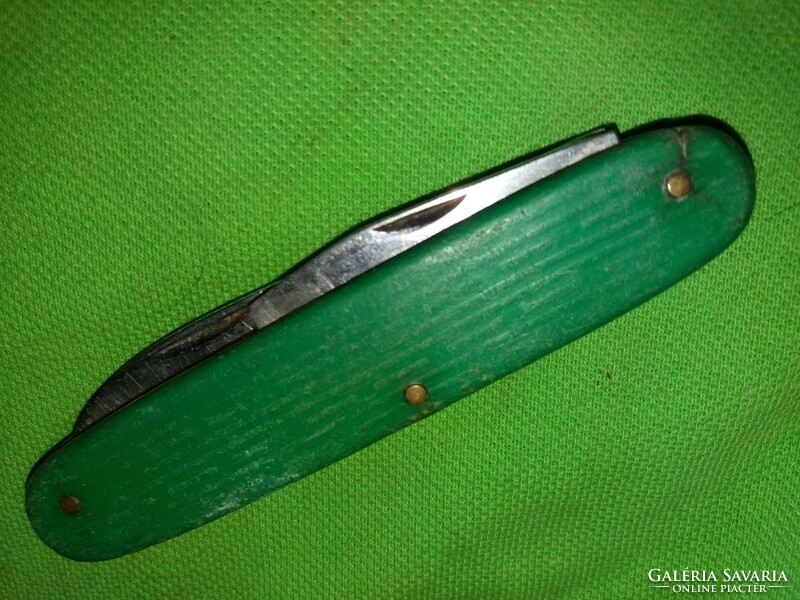 Antik zöld bakelitnyelű szénacél GML bicska bontóval kinyitva 19 cm a penge 8 cm a képek szerint