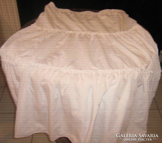 Vintage ruffled white madeira lined skirt