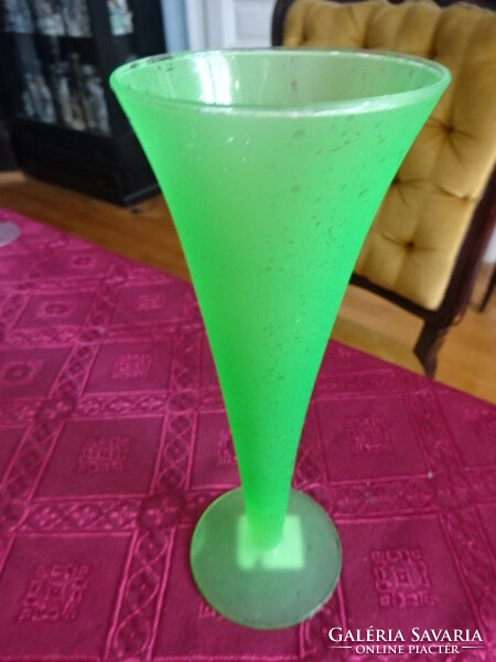 Green cocktail glass, height 20 cm. He has!