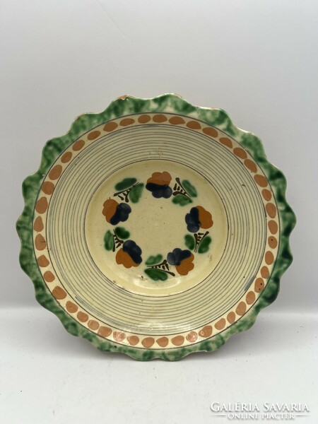 Karcagi kerámia tányér, jelzett, 18 x 4 cm-es nagyságú. 5043
