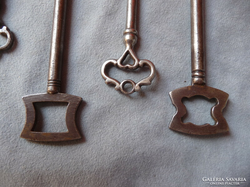 8 db antik kulcs díszes antik acél kulcs gyűjtemény régi szekrény kulcs tétel 19.-20.század