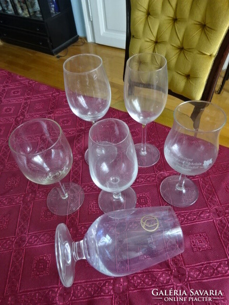 Six stemmed glasses, all different shapes, height 16 - 19 cm. He has!