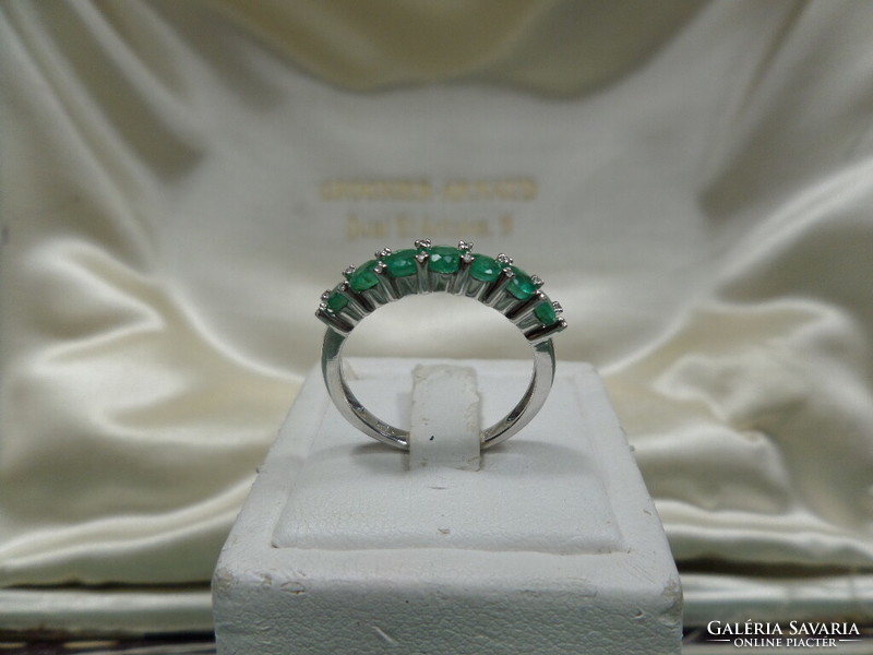 White gold row ring with emeralds and brilliants