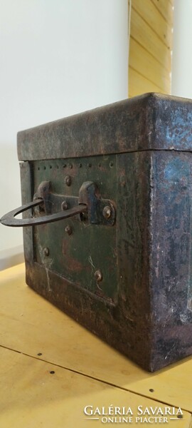 1Vh military chest