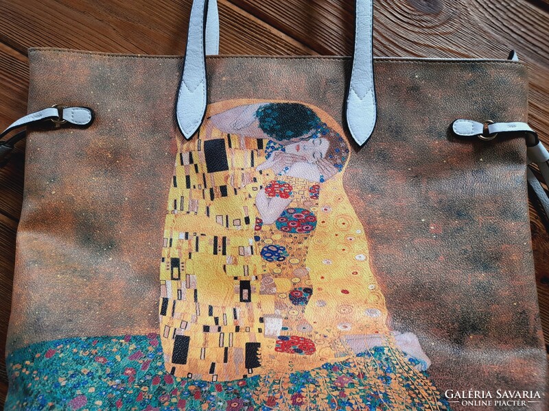 Klimt: the Kiss is a large women's shoulder bag, 44 x 31 cm