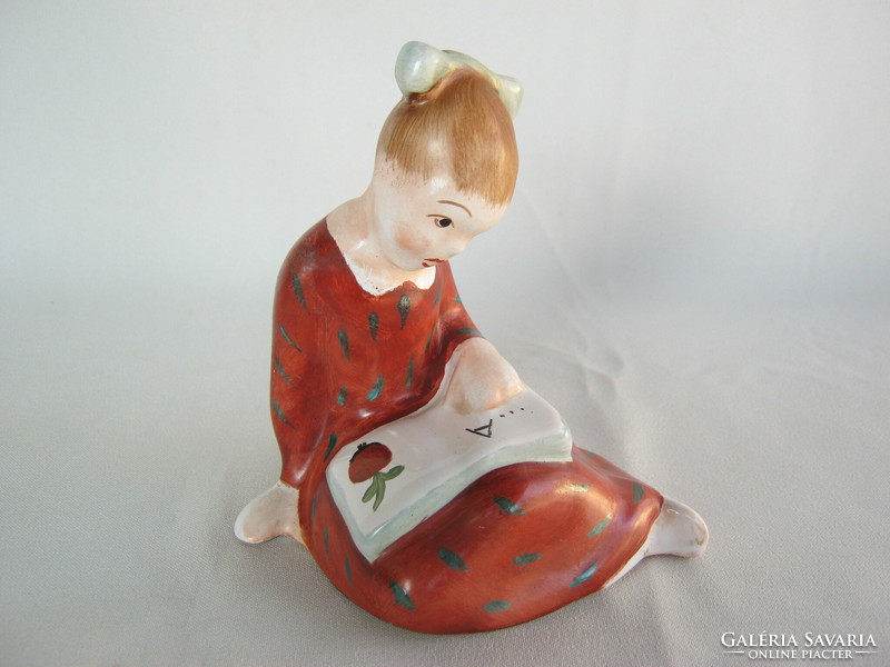 Bodrogkeresztúri kerámia kislány könyvet olvasó lány