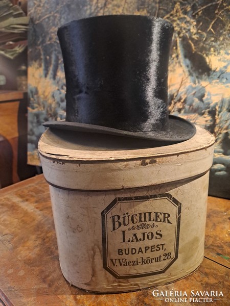 Antique cylinder circa 1900 in its original box
