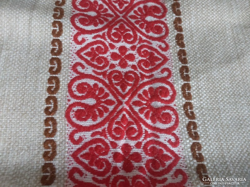 Decorative, embroidered old decorative cushion cover