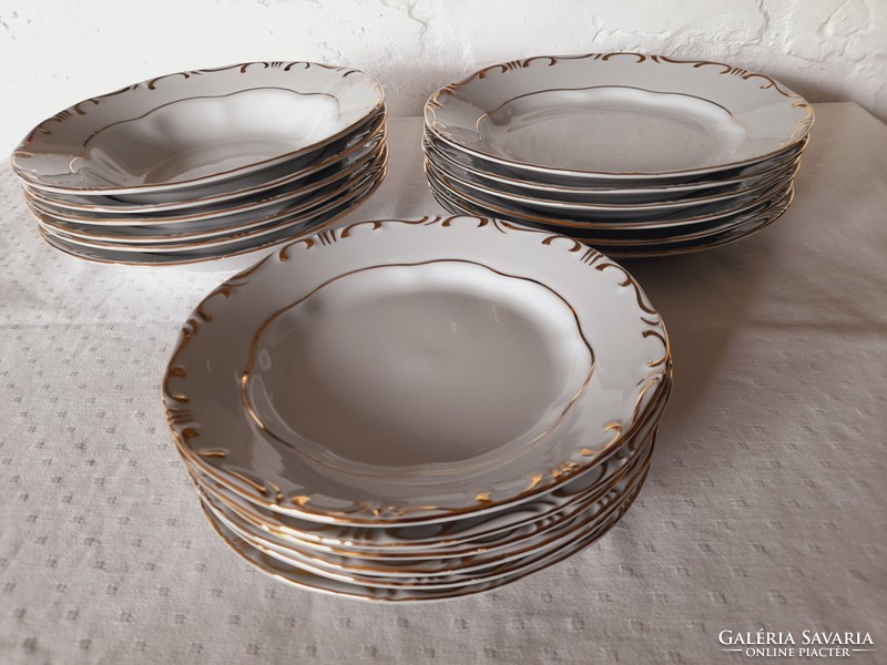 Zsolnay gold feathered plate set, 18 pieces in one