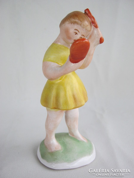 Bodrogkeresztúr ceramic girl combing her hair