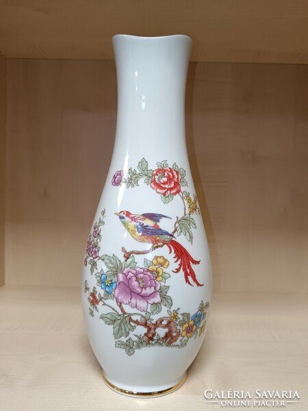 Bird vase with raven house tomatoes