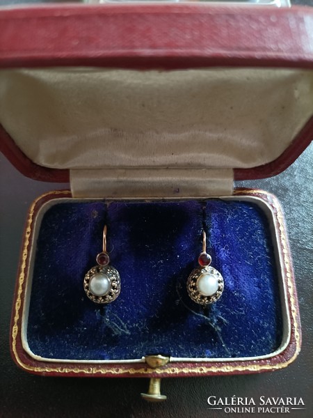 Antique gold earrings with real pearls