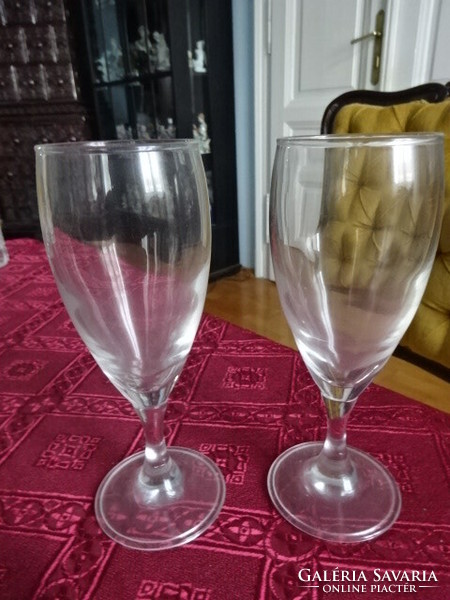 Stemmed wine glass, two pieces, height 15 cm. He has!