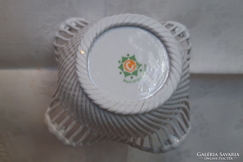 Porcellana D'arte román porcelán, áttört kínáló, aranyozott díszítéssel, virágszirmokkal.