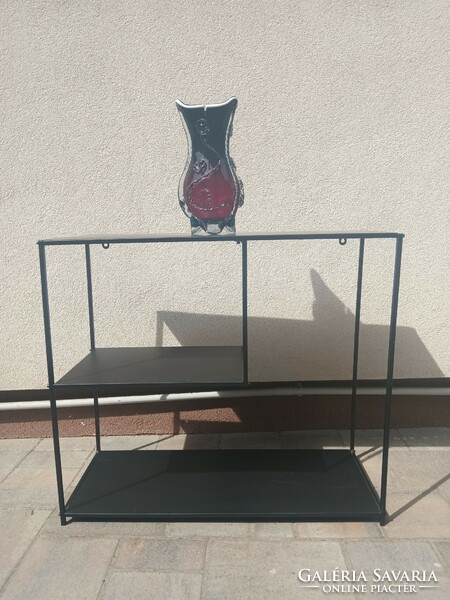 Fekete fém modern design fali polc. Alkudható.