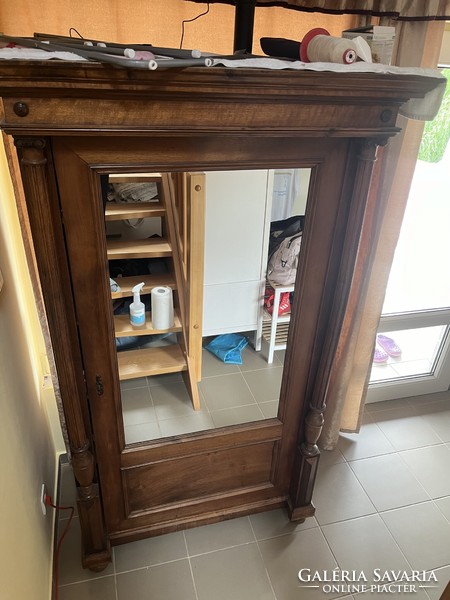 ÒGerman mirror cabinet