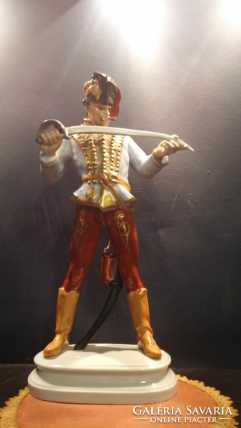 An ancient Herend warrior twenty-figure figure is huge