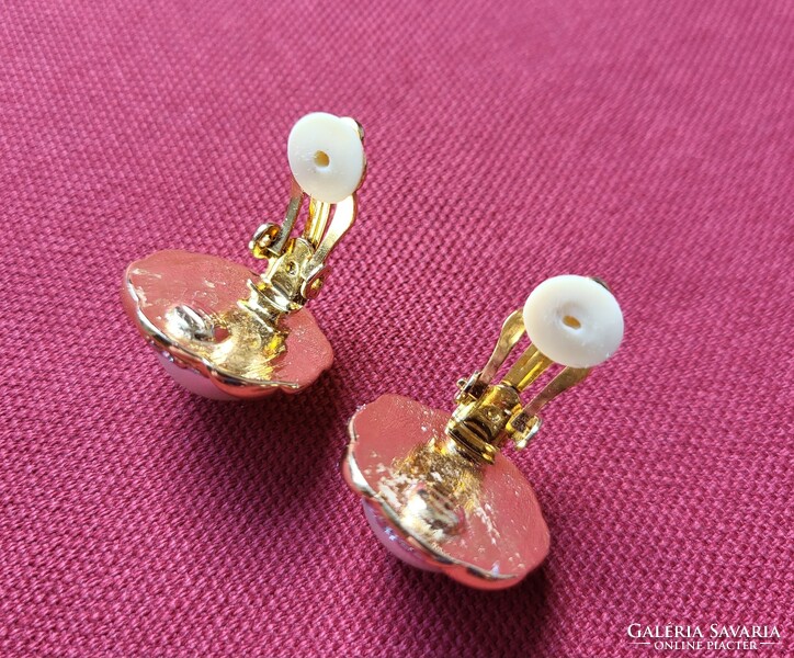 Clip on earrings with pearls and stones