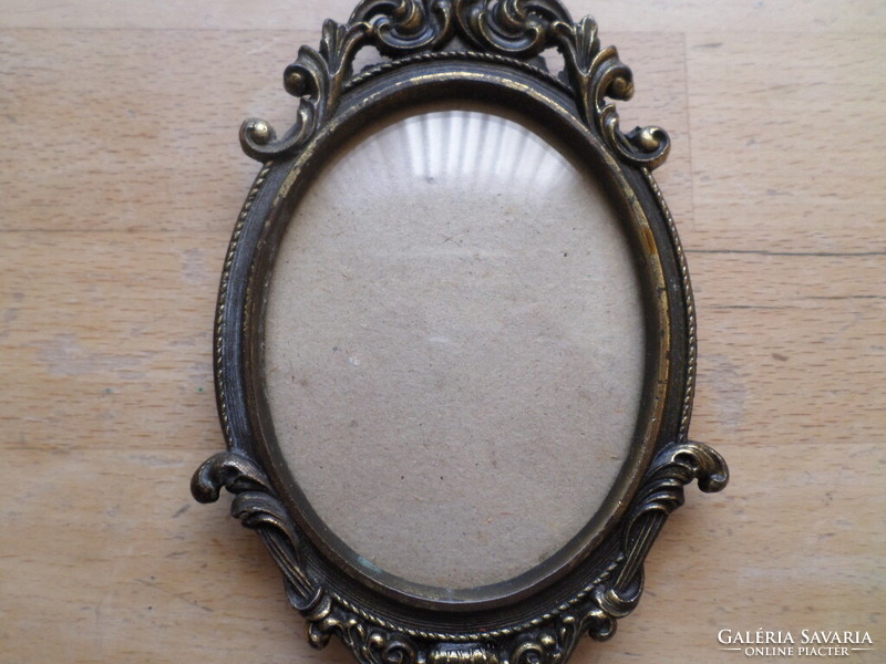 Older decorative bronze oval small picture frame 8 x 13 cm