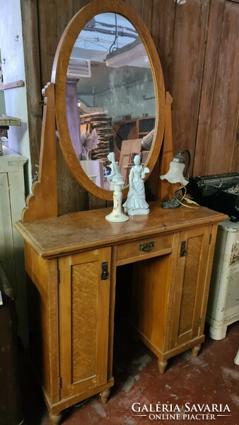Dressing table with oval mirror
