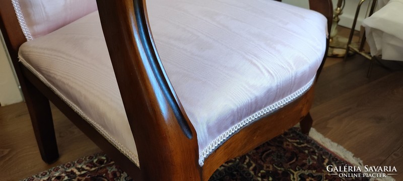 Újszerű olasz  fotel, olvasó fotel ajándék diszpárnával
