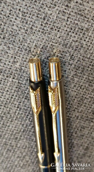 Parker ballpoint pens with a retro metal body.