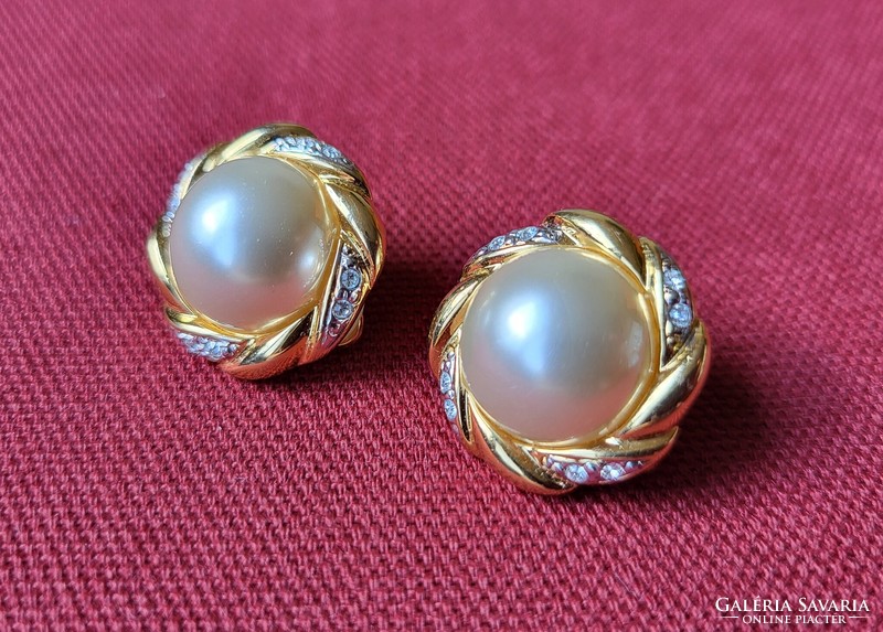 Clip on earrings with pearls and stones