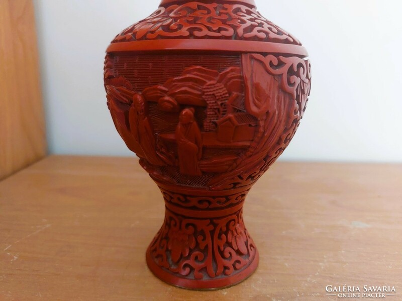 (K) Chinese cinnabar vase 17 cm