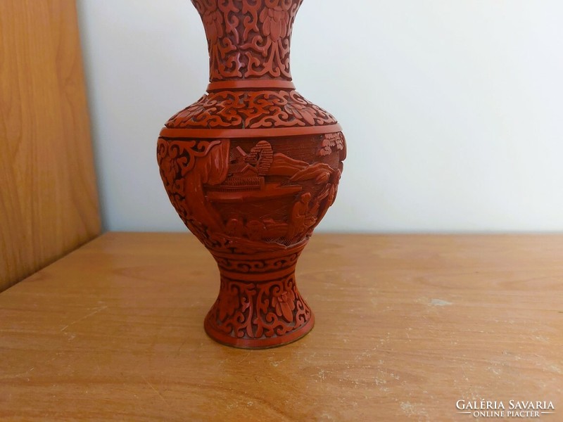 (K) Chinese cinnabar vase 17 cm