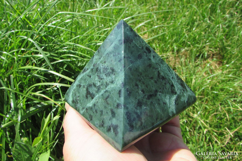 A pyramid made with unique craftsmanship from magnetic serpentinite with a high magnetite content