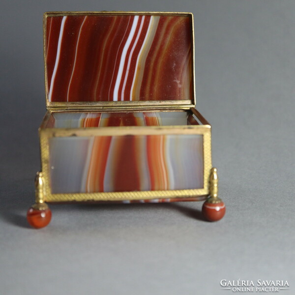 Antique fire-gilded agate box / antique ormolu mounted agate box