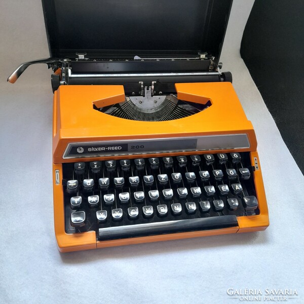 Silver reed 200 - seiko bag typewriter