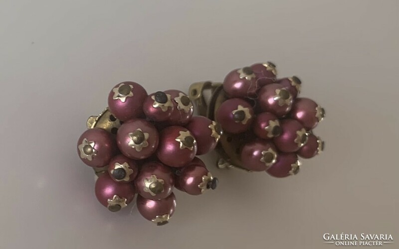 Special earrings with silky mauve studded balls