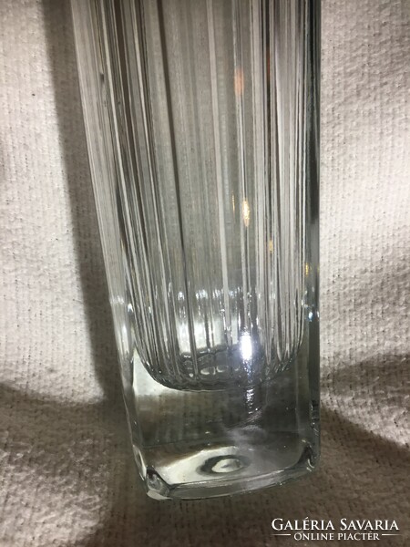 Egyszerű formájú, vastag, nehéz üveg váza (101)